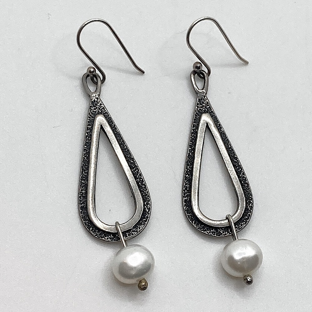 𝅺Silpada Pearl Sterling Hammered Large Teardrop Dangle Earrings 925 Isreal